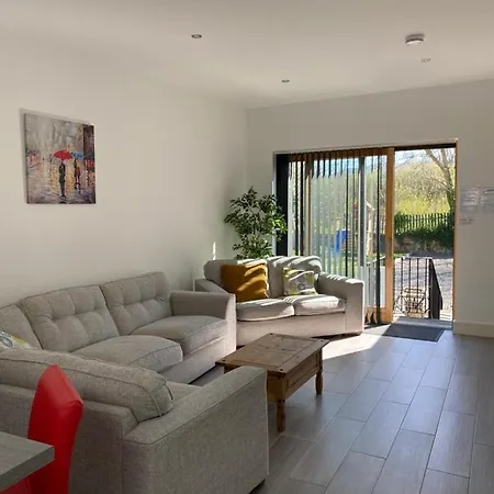 Apt 4 - Silver Spruce Daire